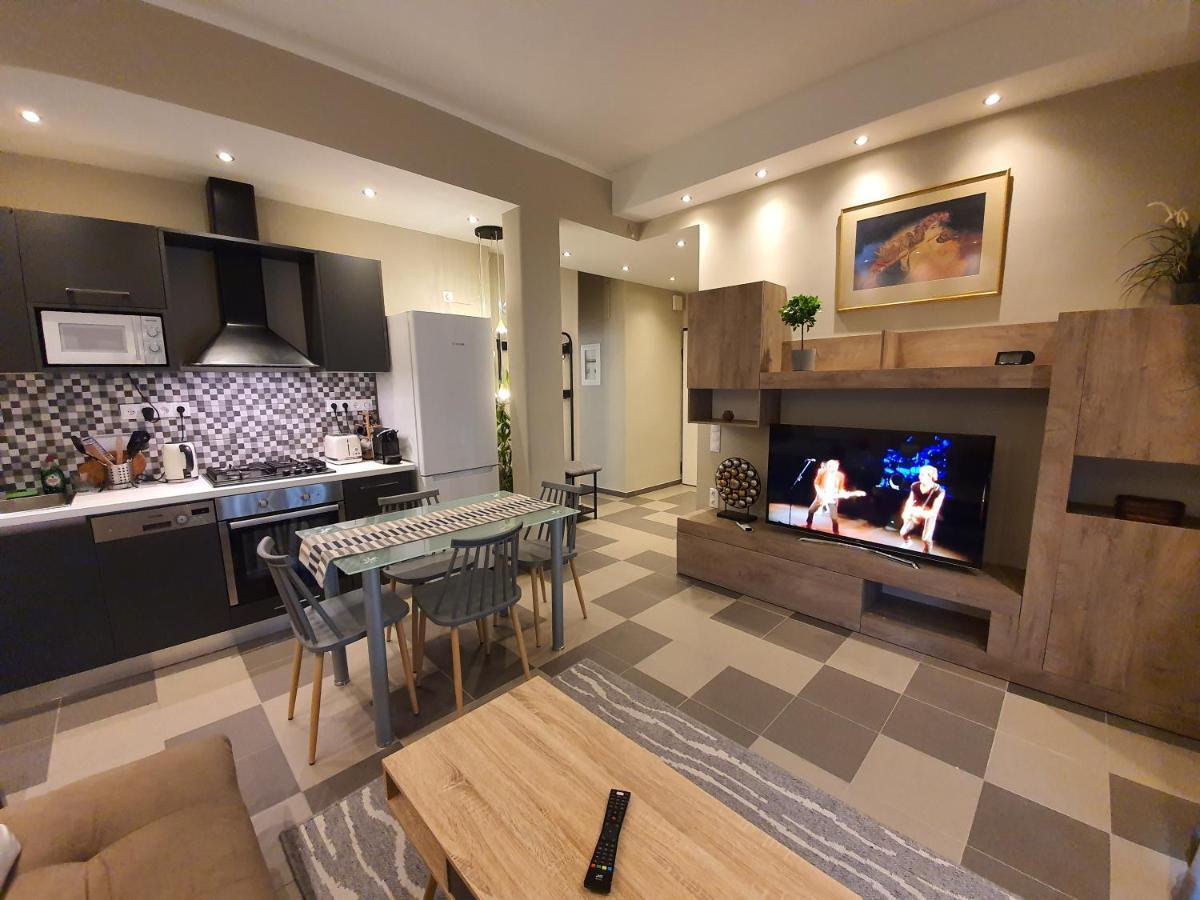 Lukas-2 B/R Luxurious Flat With Veranda Apartment Атина Екстериор снимка